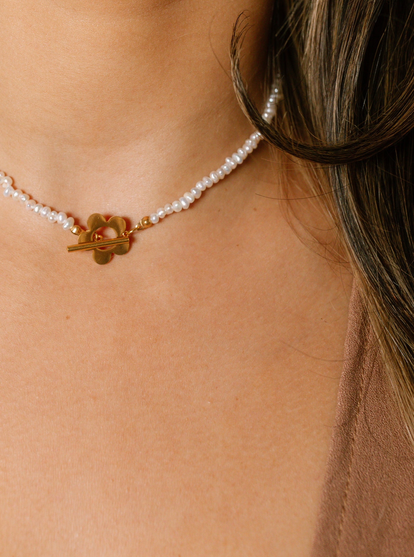Flower & pearls choker